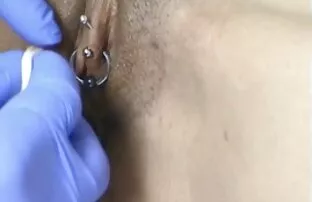 हुड को क्षैतिज रूप से बंद करें. सेक्सी फिल्म हॉट