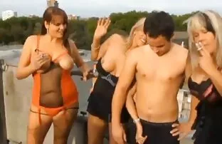 सोने और साझा सह धूम्रपान 3 लड़कियां हिंदी मूवी फिल्म सेक्सी