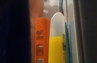 कैम के साथ बाथरूम में पकड़े गए