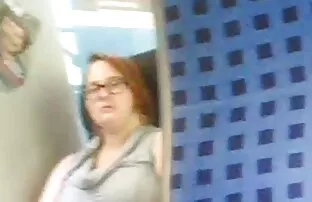 वह मुझे ट्रेन में हस्तमैथुन देखता है