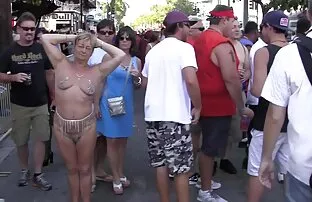 सार्वजनिक 1 में नग्न 2 साल की सेक्सी फिल्म