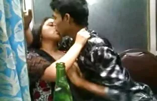 चूड़ीदार में भारतीय लड़कियां सेक्स सेक्सी पिक्चर चाहिए