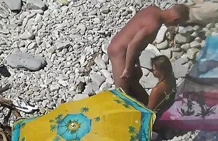 समुद्र तट पर पिछवाड़े में उसकी प्रेमिका सह लड़का, सेक्सी ब्लू पिक्चर वीडियो