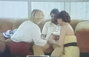 तीन सेक्सी इंडियन मूवी