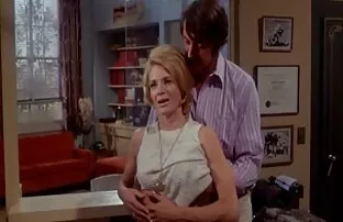 एक पंक्ति में एंजी डिकिंसन (1971) सेक्सी पूरी पिक्चर