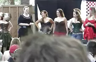 प्रतियोगिता में नौ सुडौल लड़कियों इंग्लिश सेक्सी फिल्म वीडियो में