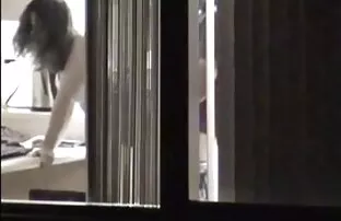 लड़की खिड़की खिड़की के सामने किसी न किसी जा रहा है सेक्सी मूवी सेक्सी मूवी हिंदी में