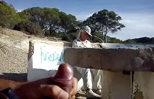 एक बूढ़ी औरत से सेक्स फिल्म दिखाइए ना