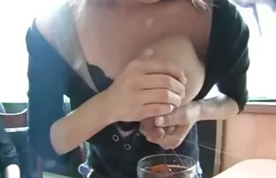 सामान्य स्तनपान में एक कैफे prinspyro1958 सेक्स पिक्चर सेक्स पिक्चर