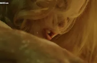 निकोल, वह नग्न था, हेमिंग्वे और गिलहोर्न द्वारा सेक्सी पिक्चर हिंदी में