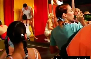 क्लब में पार्टी लड़की, काले और सुंदर सेक्सी हिंदी फिल्म सेक्सी