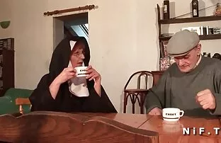 फ्रेंच नन कठिन. ब्लू वाली सेक्सी