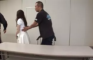 युवा लड़की लोगों के एक समूह से भीतर का दृश्य हो जाता है वीडियो में सेक्सी पिक्चर हिंदी