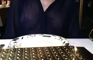 में शीर्ष के माध्यम से एक नज़र रखना सेक्सी पिक्चर दिखाएं वीडियो में