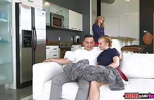 सींग का बना हुआ लड़का त्रिगुट हो जाता है सेक्सी में पिक्चर