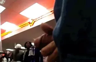 एक वयस्क किताबों की दुकान जाओ करीना कपूर के सेक्सी पिक्चर