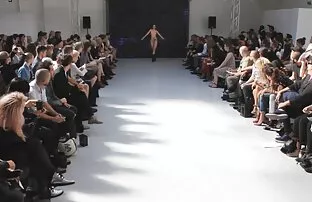 सेक्सी मॉडल catwalk फैशन शो सेक्सी पिक्चर भेजो सेक्सी