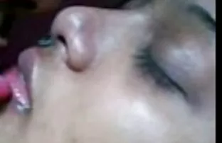 भारत बांग्लादेश प्रेमियों चुंबन के बाद एक बकवास हिंदी में सेक्सी मूवी वीडियो में