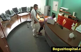 डॉक्टरों-अस्पताल-मेज पर निरीक्षण हॉलीवुड सेक्सी पिक्चर हिंदी में