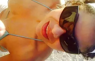 समुद्र तट पर लड़की, फुल सेक्सी में