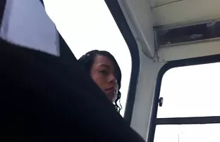 बस 6 में चमकती सनी लियोन सेक्स वीडियो फिल्म