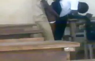 कक्षा में शरारती युवा अफ्रीकी फिल्म चाहिए सेक्सी में