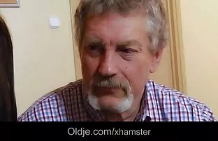 बूढ़ा आदमी गर्म लड़की है, जबकि घर पर अपनी पत्नी मूवी सेक्सी हिंदी में वीडियो