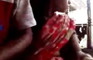 Boobpress कार में. तेलुगु सेक्सी मूवी