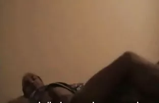 लड़की कॉल के साथ प्रबंधकों की अनुमति देता है और सेक्सी मूवी