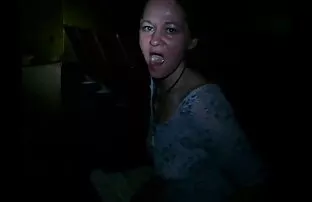 एक नीले रंग की पोशाक में महिला हॉलीवुड फुल सेक्स फिल्म