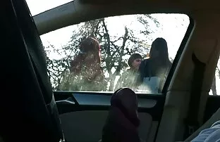 एक बस स्टॉप में कार 4 लड़कियों फिल्म सेक्सी वीडियो में