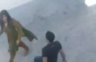 और तुम एक लड़की हो, सार्वजनिक में यौन संबंध रखने वाले हिंदी ब्लू फिल्म सेक्सी हिंदी