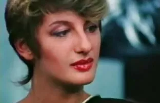 एक आदमी पर 3 लड़कियों के साथ हाथापाई और सेक्स हॉट सेक्स फिल्म