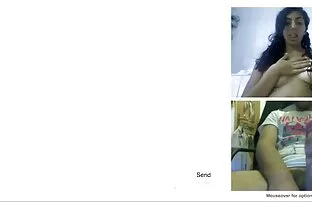 वेब कैमरा के किशोरों उसके शरीर को दिखाने हिंदी में सेक्सी वीडियो मूवी