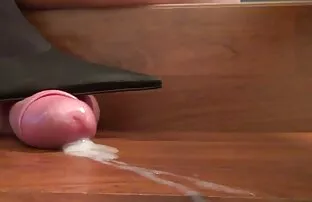 ऊँची एड़ी के जूते मुर्गा और गेंद रौंद सेक्सी इंग्लिश वीडियो पिक्चर