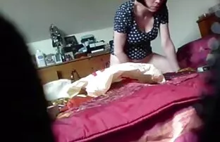 खिलौने वेब कैमरा के साथ उत्साहित है जो मेरी माँ उसे सेक्सी फिल्म फुल मूवी