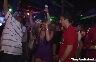 जनता में गर्म लड़कियों हिंदी फिल्म पिक्चर सेक्सी