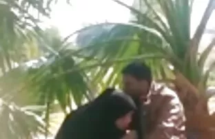 पाकिस्तान जोड़ों और काम की मेज जब बगीचे में सेक्स फिल्म दिखाइए ना