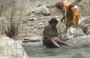 नारंगी के साथ नदी में महिला स्नान सेक्सी पिक्चर वीडियो में सेक्सी