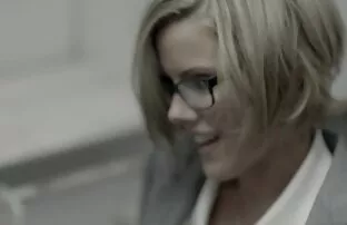 कैथलीन रॉबर्टसन-बॉस, एम 1, निगलना सेक्सी हिंदी मूवी वीडियो में