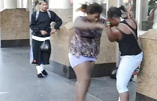 बार्बी संघर्ष, सनी देओल का सेक्सी पिक्चर