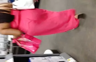 गुलाबी में काले हॉट महिला गधा पोशाक के माध्यम से देख भोजपुरी में सेक्सी फिल्म