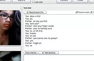 युवा एशियाई वेबकैम पर एक शराबी बिल्ली के साथ खेलता है हिंदी सेक्सी मूवी 2
