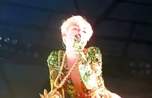 माइली साइरस सेक्स संकलन ब्लू फिल्म भेजो सेक्सी